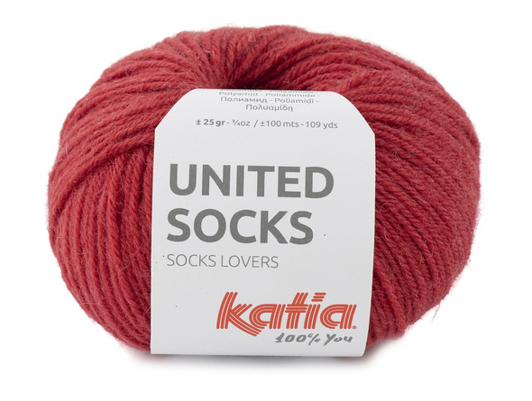 Katia United Socks, une laine à bas de calibre Fingering en petite quantité pour réaliser vos chaussettes colorés!  Coloris Rouge fraise, un rouge qui tire sur le rose et sur l'orangé.