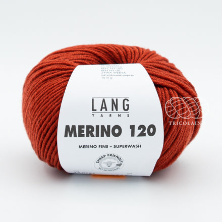 Merino 120 de Lang Yarns, une laine de mérinos fine, extradouce et traitée supewash. De calibre DK, elle se tricote avec des aiguilles 3.5 à 4 mm. Coloris Ginger, un orange brûlé automnal, très épicé.