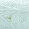 Phil Coton 3 de la compagnie Phildar, coloris Blanc.  Un blanc pur, sans jaune à l’intérieur. Fil de coton mercerisé parfait pour les amigurumis, les vêtements d'été et les châles légers. Se tricote avec aiguille ou crochet 3 mm.