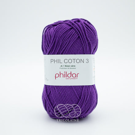 Phil Coton 3 de la compagnie Phildar, coloris Violet. Un violet moyen, vif, comme celui dans l’arc en ciel. Fil de coton mercerisé parfait pour les amigurumis, les vêtements d'été et les châles légers. Se tricote avec aiguille ou crochet 3 mm.