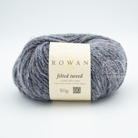 Rowan Felted Tweed, une fibre de calibre DK constituée de laine, alpaga et viscose avec effet tweed.  Coloris Granite, un gris moyen classique.