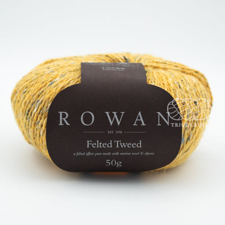 Rowan Felted Tweed, une fibre de calibre DK constituée de laine, alpaga et viscose avec effet tweed. Coloris Mineral, un jaune maïs.