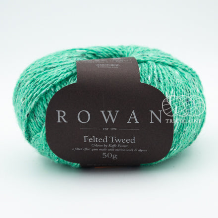 Rowan Felted Tweed, une fibre de calibre DK constituée de laine, alpaga et viscose avec effet tweed. Coloris Vaseline Green, un vert pâle très vif.