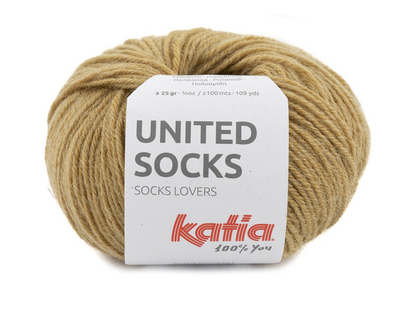 Katia United Socks, une laine à bas de calibre Fingering en petite quantité pour réaliser vos chaussettes colorés!  Coloris Camel, un beau beige brun doré.