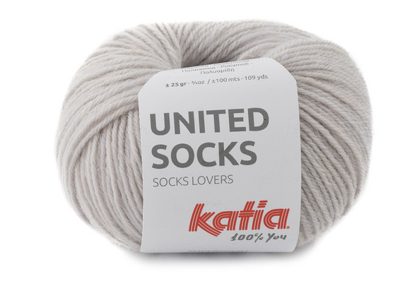 Katia United Socks, une laine à bas de calibre Fingering en petite quantité pour réaliser vos chaussettes colorés!  Coloris Gris pierre, un gris très pâle, presque argent.