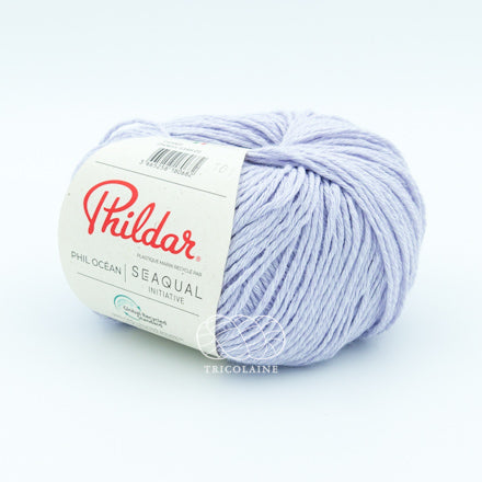 Phildar Phil Océan, un magnifique fil d'été composé de coton et de polyester recyclé.  De calibre Fingering.   Coloris Parme, un violet très doux avec un chiné blanc.