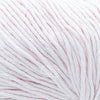 Phildar Phil Océan, un magnifique fil d'été composé de coton et de polyester recyclé. De calibre Fingering. Coloris Pétale, un rosé très doux avec un chiné blanc.