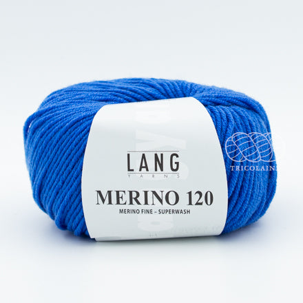 Merino 120 de Lang Yarns, une laine de mérinos fine, extradouce et traitée supewash.  De calibre DK, elle se tricote avec des aiguilles 3.5 à 4 mm.  Coloris Cobalt, un bleu vif et dynamique.