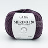 Merino 120 de Lang Yarns, une laine de mérinos fine, extradouce et traitée supewash. De calibre DK, elle se tricote avec des aiguilles 3.5 à 4 mm. Coloris Deep Plum, un prune qui se rapproche beaucoup de la couleur Aubergine.