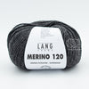 Merino 120 de Lang Yarns, une laine de mérinos fine, extradouce et traitée supewash. De calibre DK, elle se tricote avec des aiguilles 3.5 à 4 mm. Coloris Dusty Charlkboard, un gris assez foncé avec des touches de blanc dans son filage.