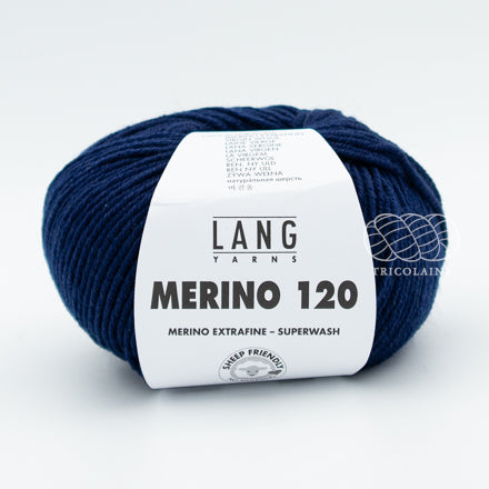 Merino 120 de Lang Yarns, une laine de mérinos fine, extradouce et traitée supewash.  De calibre DK, elle se tricote avec des aiguilles 3.5 à 4 mm.  Coloris Mystery Ocean, un bleu très foncé qu'on pourrait qualifier de Bleu Marin.