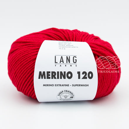 Merino 120 de Lang Yarns, une laine de mérinos fine, extradouce et traitée supewash. De calibre DK, elle se tricote avec des aiguilles 3.5 à 4 mm. Coloris Red Lipstick, un rouge flamboyant et vif.