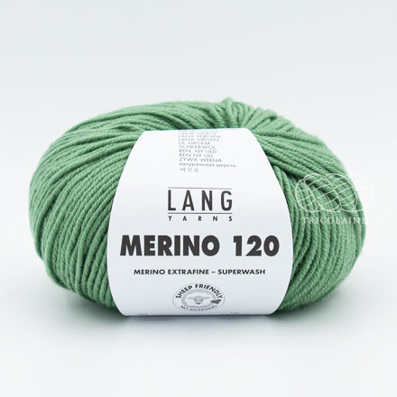 Merino 120 de Lang Yarns, une laine de mérinos fine, extradouce et traitée supewash.  De calibre DK, elle se tricote avec des aiguilles 3.5 à 4 mm.  Coloris Sage ou Sauge, un vert feuille.
