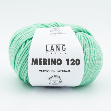 Merino 120 de Lang Yarns, une laine de mérinos fine, extradouce et traitée supewash.  De calibre DK, elle se tricote avec des aiguilles 3.5 à 4 mm.  Coloris Spearmint, un vert pâle assez vif, un vert menthe pâle.