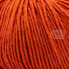 Merino 120 de Lang Yarns, une laine de mérinos fine, extradouce et traitée supewash. De calibre DK, elle se tricote avec des aiguilles 3.5 à 4 mm. Coloris Spice, un orangé vif et automnal.