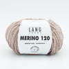 Merino 120 de Lang Yarns, une laine de mérinos fine, extradouce et traitée supewash. De calibre DK, elle se tricote avec des aiguilles 3.5 à 4 mm. Coloris Wheat Field ou Champs de blé, un beige.