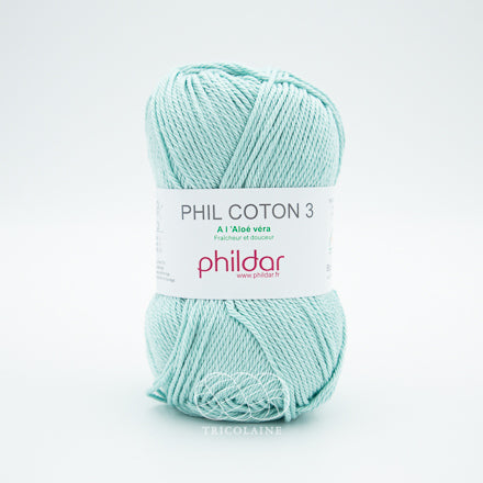 Phil Coton 3 de la compagnie Phildar, coloris Menthol. Un bleu turquoise pâle. Fil de coton mercerisé parfait pour les amigurumis, les vêtements d'été et les châles légers. Se tricote avec aiguille ou crochet 3 mm.