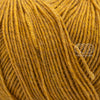 Merino Yak, de Regia Premium, une laine à chaussette qui réalise des bas chauds et doux, faciles à nettoyer.  Le grand classique des amateurs de plein air.  Coloris Himbeer Gold, un jaune or.