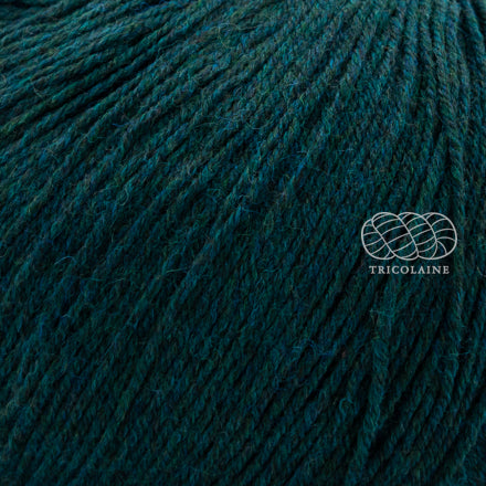 Merino Yak, de Regia Premium, une laine à chaussette qui réalise des bas chauds et doux, faciles à nettoyer.  Le grand classique des amateurs de plein air.  Coloris Teal Meliert, un sarcelle qui tire sur le vert.