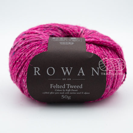 Rowan Felted Tweed, une fibre de calibre DK constituée de laine, alpaga et viscose avec effet tweed. Coloris Barbara, un rose très dynamique et vif.