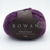 Rowan Felted Tweed, une fibre de calibre DK constituée de laine, alpaga et viscose avec effet tweed.  Coloris Bilberry qu'on pourrait comparer à la couleur de l'aubergine.