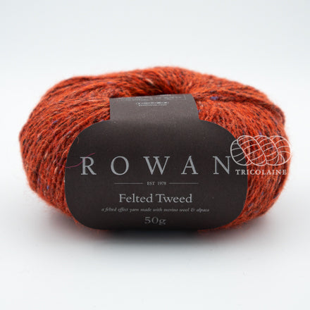 Rowan Felted Tweed, une fibre de calibre DK constituée de laine, alpaga et viscose avec effet tweed. Coloris Ginger, un orangé brûlé, très automnal.