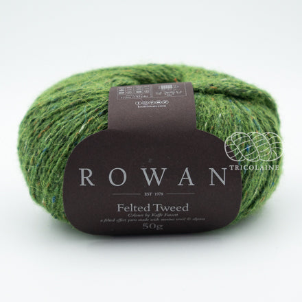 Rowan Felted Tweed, une fibre de calibre DK constituée de laine, alpaga et viscose avec effet tweed. Coloris Lotus Leaf, un vert feuille.