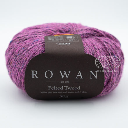 Rowan Felted Tweed, une fibre de calibre DK constituée de laine, alpaga et viscose avec effet tweed. Coloris Peony, un mauve rosé.