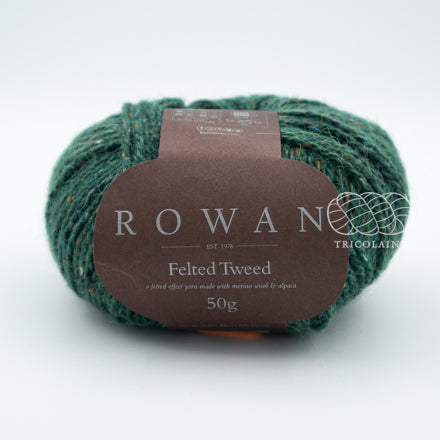 Rowan Felted Tweed, une fibre de calibre DK constituée de laine, alpaga et viscose avec effet tweed.  Coloris Pine, un vert sapin très classique.