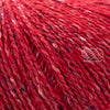 Rowan Felted Tweed, une fibre de calibre DK constituée de laine, alpaga et viscose avec effet tweed. Coloris Scarlet, un rouge qui tire sur l'orangé.