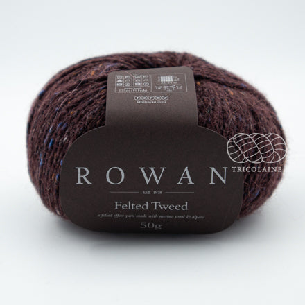 Rowan Felted Tweed, une fibre de calibre DK constituée de laine, alpaga et viscose avec effet tweed. Coloris Treacle, un brun foncé.
